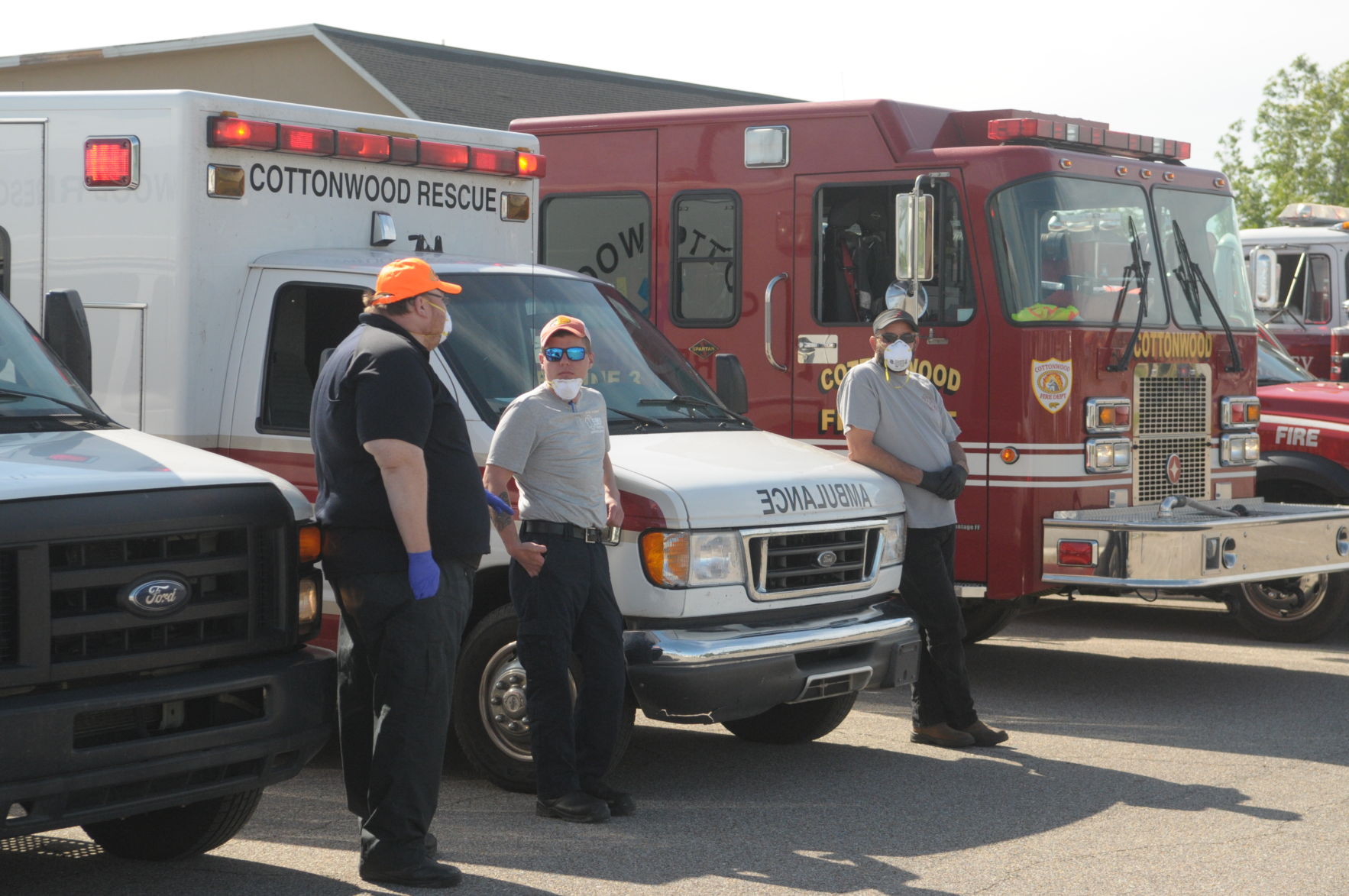 First responders give rolling salute to local health care workers